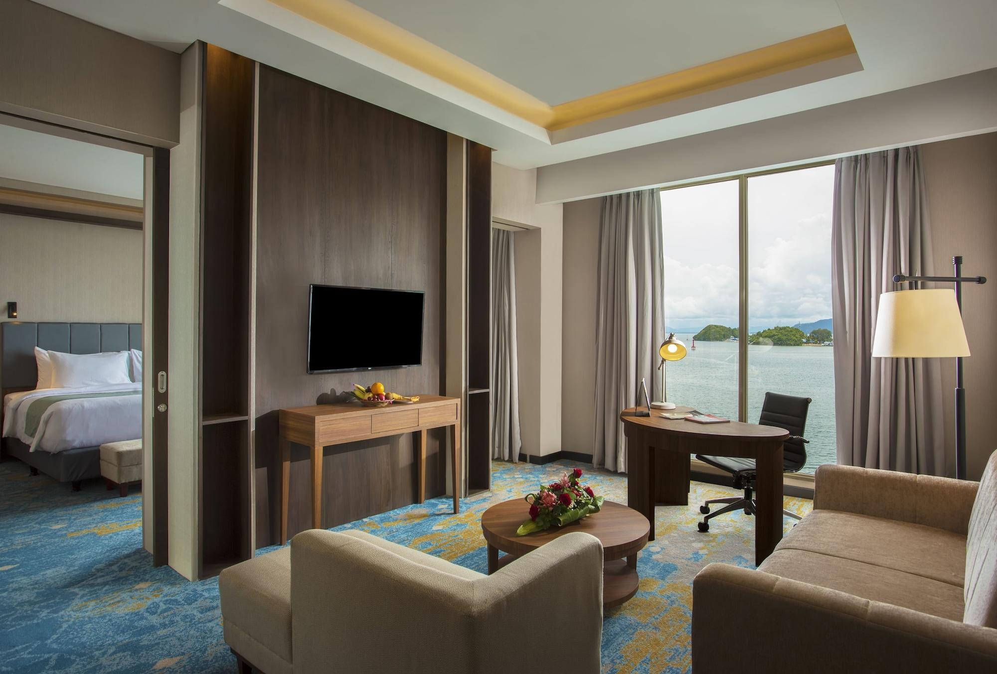 Swiss-Belhotel Papua Jayapura Exterior foto