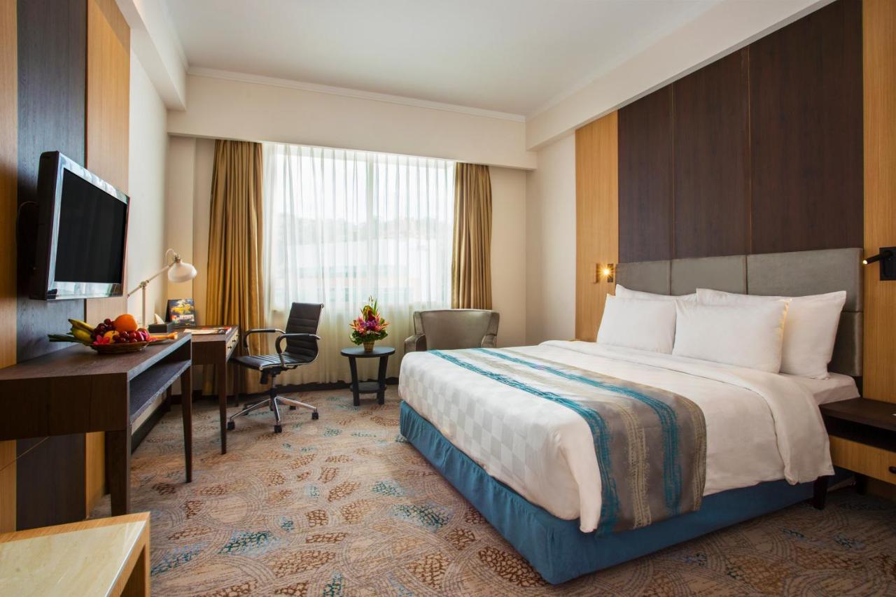Swiss-Belhotel Papua Jayapura Exterior foto